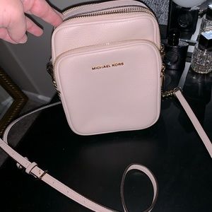 MICHAEL KORS CROSSBODY👜🔥